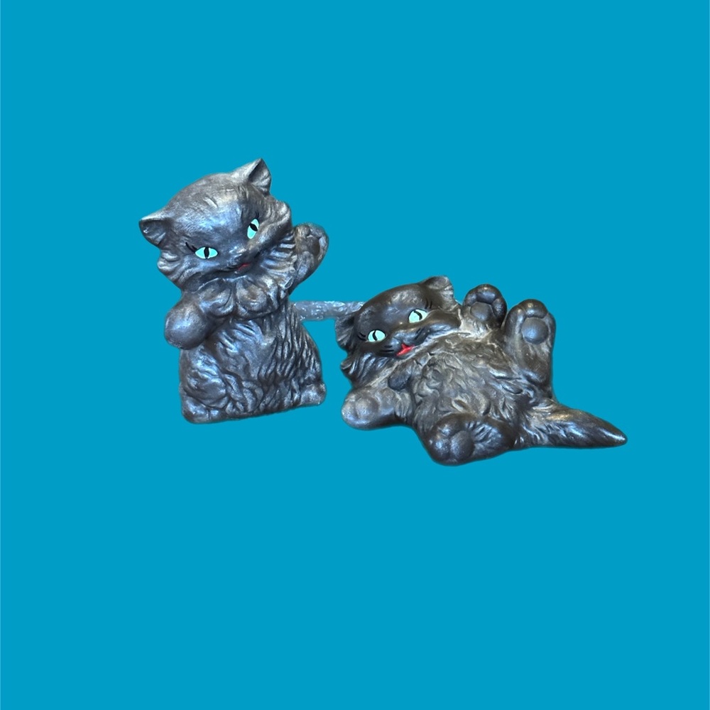 2 Vintage Ceramic Statue Cat Kitty Laying Down Sitting Up Green Eyes